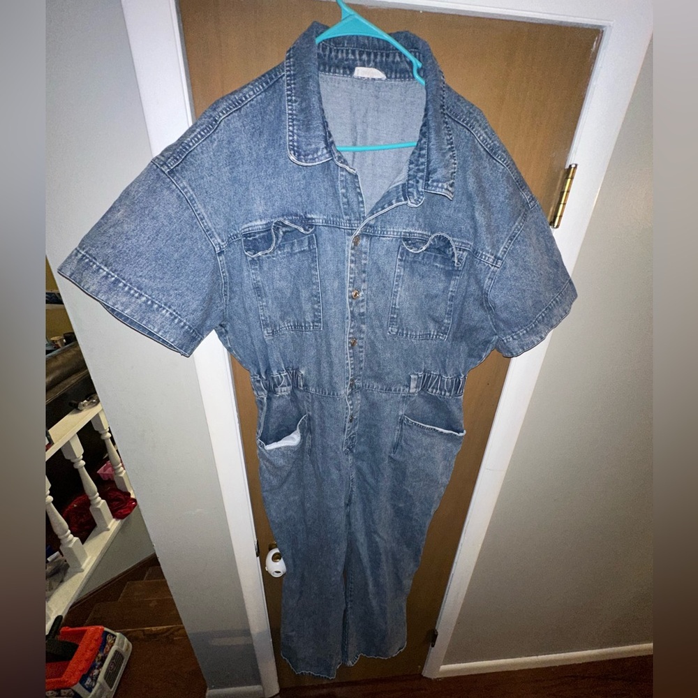 Denim Boutique Coverall. Listed as 3X, more like 2X.